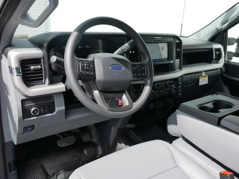 New 2025 Ford F550 4x4 SuperCab Super Duty image 4