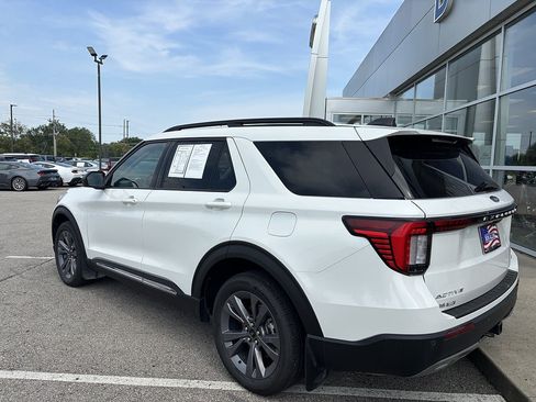 Used 2025 Ford Explorer Active w/ Active Comfort Package AWD/4WD image 3