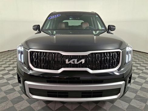 Used 2023 Kia Telluride EX w/ EX Captain's Chair Package image 5