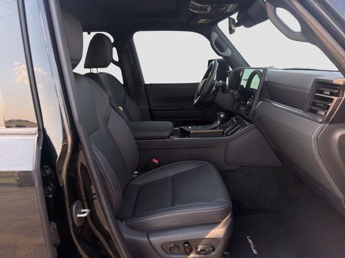 Used 2024 Lexus GX 550 w/ Accessory Package (Z1) AWD/4WD image 18