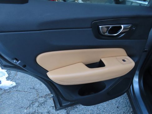 Used 2019 Volvo XC60 T5 Inscription w/ Protection Package Premier image 10