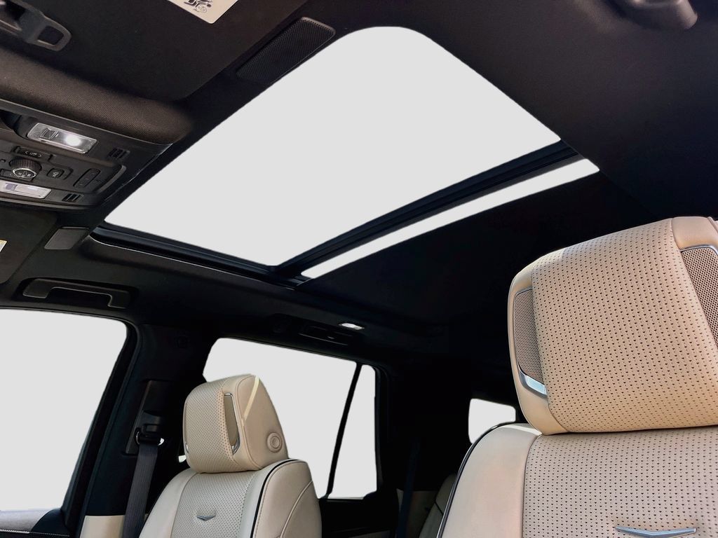 Certified 2022 Cadillac Escalade Premium Luxury w/ Performance Package AWD/4WD image 29