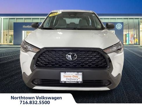 Used 2023 Toyota Corolla Cross L AWD/4WD image 3