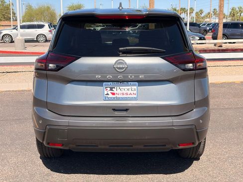 Certified 2025 Nissan Rogue SV FWD image 5
