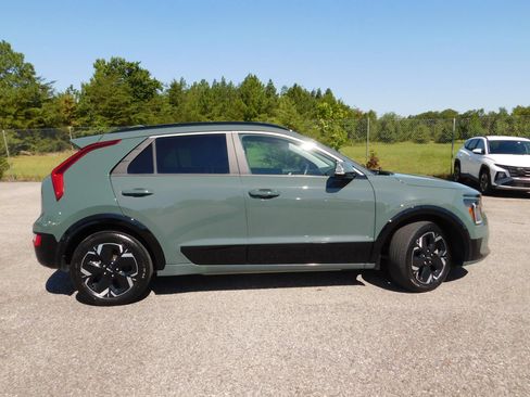 Used 2024 Kia Niro Wind w/ Wind Preserve Package FWD image 5