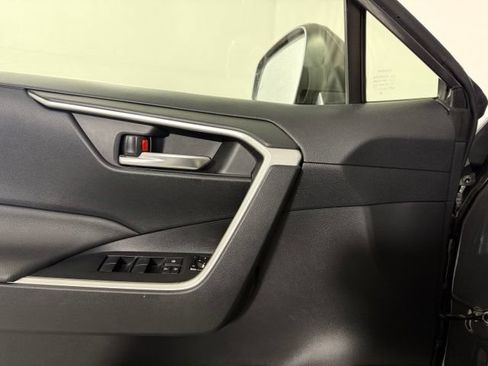 Used 2019 Toyota RAV4 XLE w/ Convenience Package FWD image 23