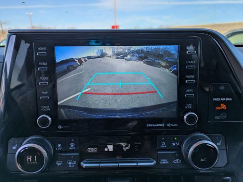 Used 2022 Toyota Highlander XLE image 12