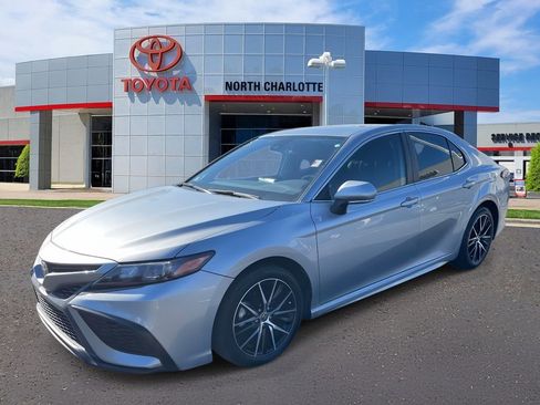 Used 2022 Toyota Camry SE image 6