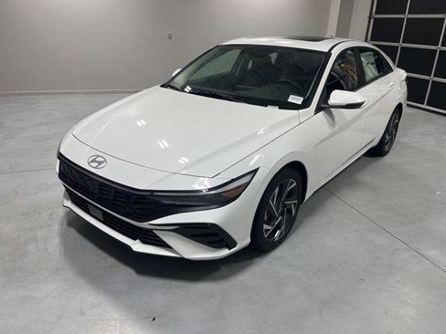 New 2025 Hyundai Elantra Limited image 3