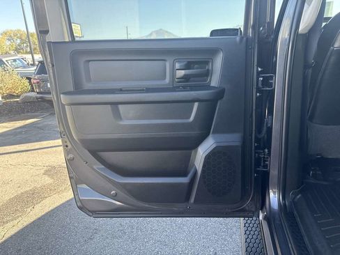 Used 2018 RAM 2500 Tradesman w/ Chrome Appearance Group image 15