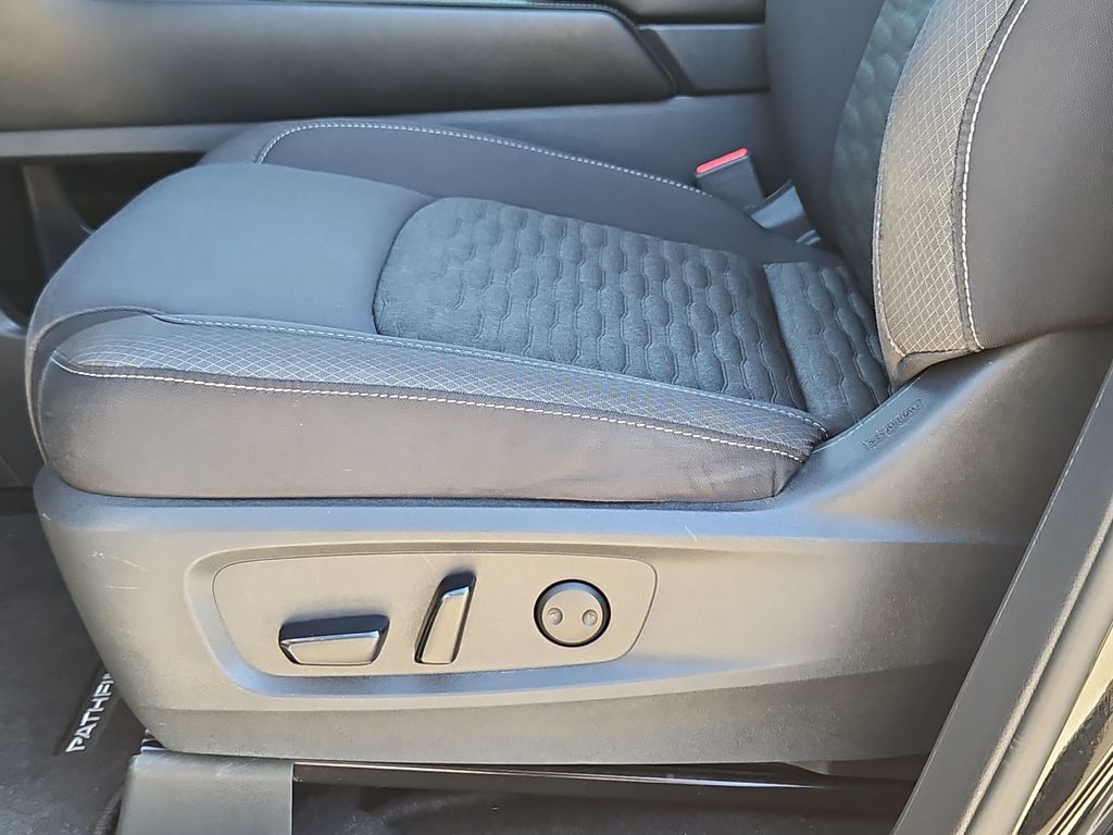 Used 2022 Nissan Pathfinder SV FWD image 14