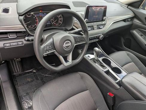 Used 2024 Nissan Altima 2.5 SV FWD image 10