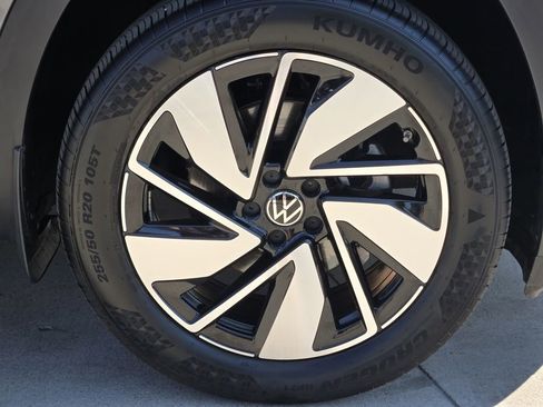 Used 2024 Volkswagen Atlas SE image 13