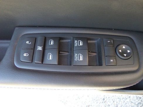 Used 2016 Chrysler 200 S FWD image 20