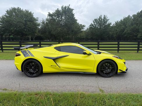 Used 2024 Chevrolet Corvette Z06 RWD image 11