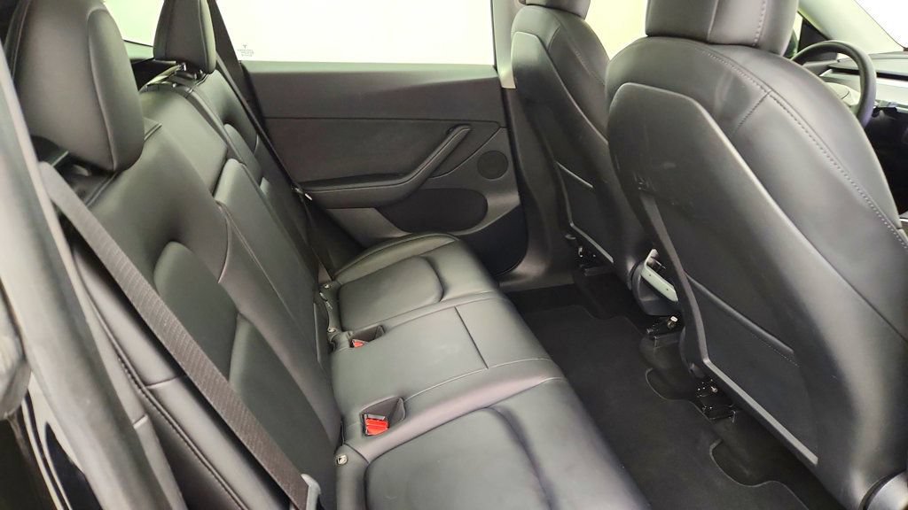Used 2021 Tesla Model Y Long Range AWD/4WD image 27