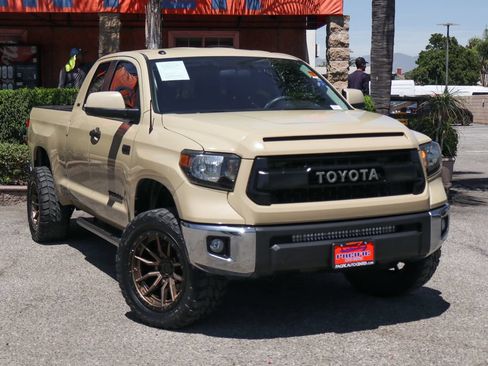 Used 2017 Toyota Tundra SR5 RWD image 2