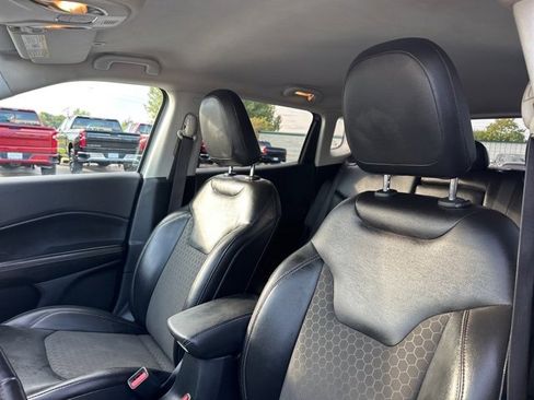 Used 2018 Jeep Compass Latitude w/ Popular Equipment Group image 22