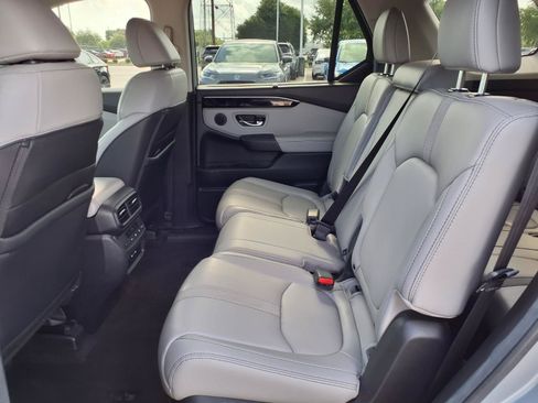 Certified 2025 Honda Pilot Touring image 18