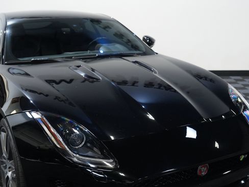 Used 2015 Jaguar F-TYPE R RWD image 12