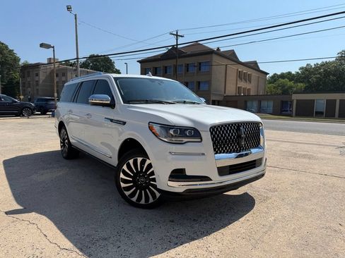 Used 2022 Lincoln Navigator L Black Label AWD/4WD image 2