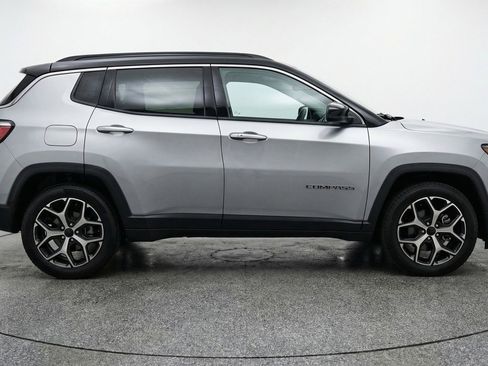 Used 2025 Jeep Compass Limited image 11
