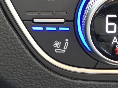 Used 2023 Audi Q5 2.0T Prestige w/ Prestige Package image 16