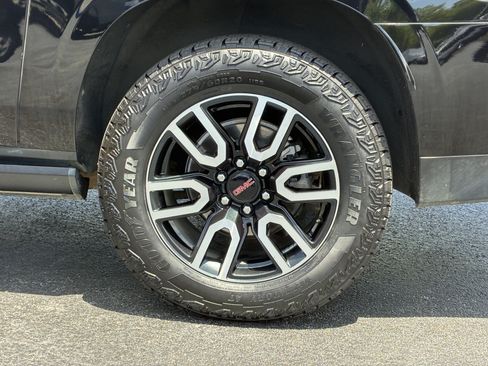Used 2023 GMC Yukon XL AT4 w/ AT4 Premium Plus Package AWD/4WD image 10