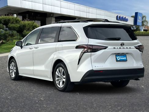 Used 2026 Toyota Sienna XLE image 7