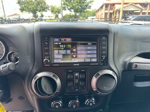 Used 2017 Jeep Wrangler Unlimited Sport w/ Quick Order Package 24S AWD/4WD image 7