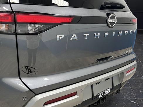 Used 2025 Nissan Pathfinder SL w/ SL Premium Package AWD/4WD image 40