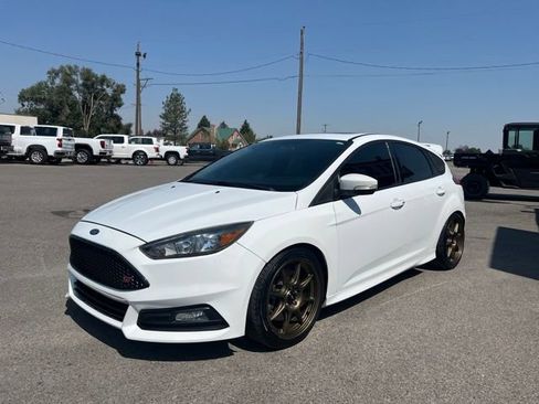 Used 2016 Ford Focus ST FWD image 4