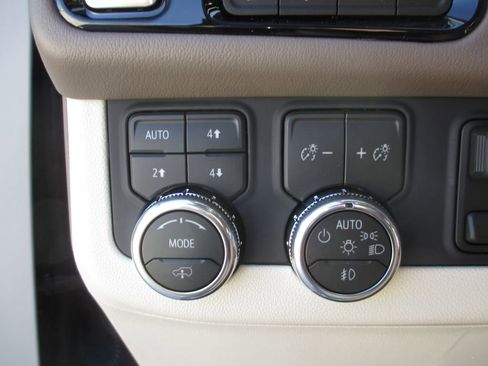 New 2026 GMC Yukon XL Denali w/ Denali Reserve Package AWD/4WD image 17