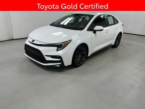 Used 2024 Toyota Corolla SE FWD image 2