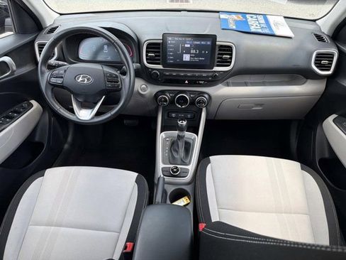Used 2025 Hyundai Venue SEL FWD image 20