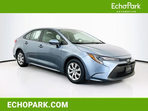 Used 2025 Toyota Corolla LE image 1