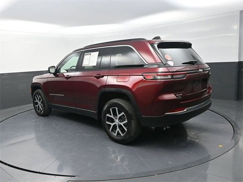 Used 2024 Jeep Grand Cherokee Limited w/ Luxury Tech Group II image 5