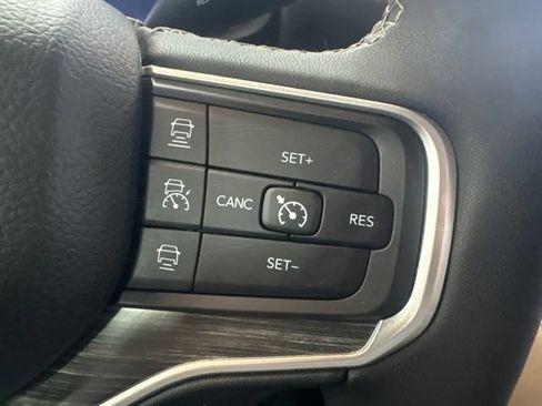 Used 2024 Jeep Wagoneer L Series II RWD image 32