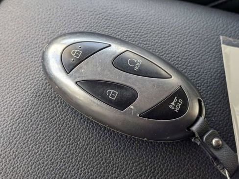 Used 2025 Hyundai Elantra Limited image 31