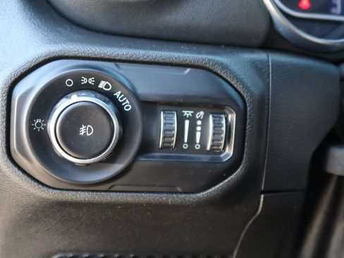 Used 2021 Jeep Wrangler Unlimited Sahara AWD/4WD image 17
