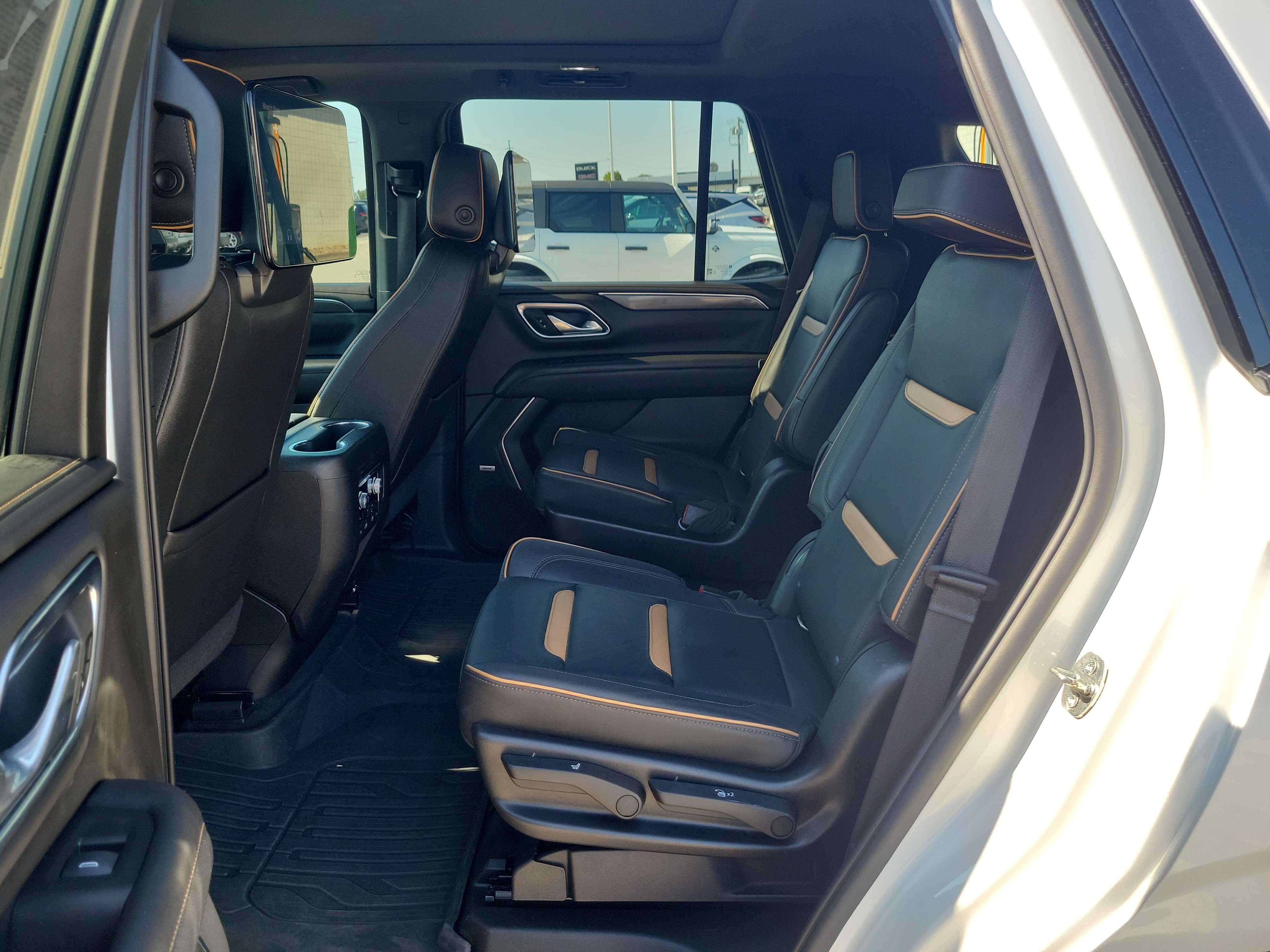 Used 2022 GMC Yukon AT4 w/ AT4 Premium Package AWD/4WD image 12