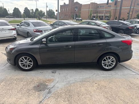 Used 2017 Ford Focus SE FWD image 7