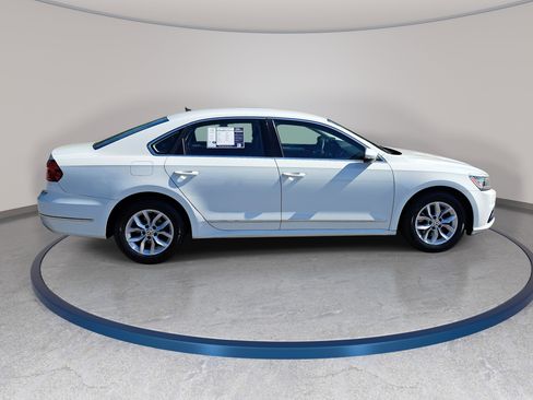 Used 2016 Volkswagen Passat 1.8T S w/ Lighting Package (P06) FWD image 4