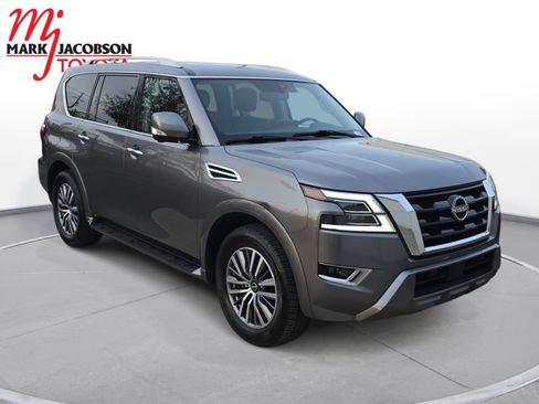 Used 2024 Nissan Armada SL w/ Captain's Chairs Package image 5