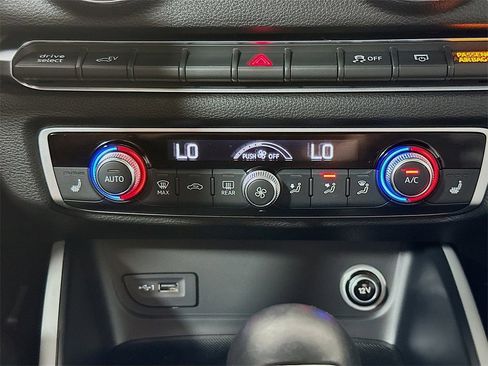 Used 2018 Audi A3 e-tron Premium w/ Sport Package image 18