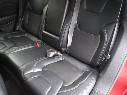 Used 2020 Jeep Cherokee Latitude Plus AWD/4WD image 22