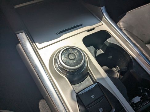 Used 2023 Ford Explorer XLT w/ Equipment Group 202A AWD/4WD image 26