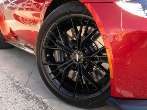 Used 2021 Aston Martin V8 Vantage Coupe RWD image 3