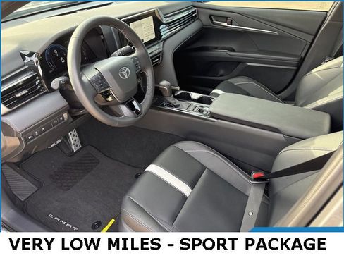 Used 2025 Toyota Camry SE w/ Convenience Package image 12