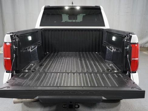 Certified 2025 Toyota Tacoma SR5 AWD/4WD image 35